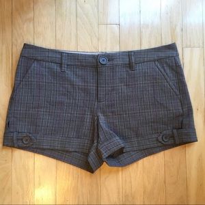 🦄 Stylish business plaid, brown Old Navy shorts!